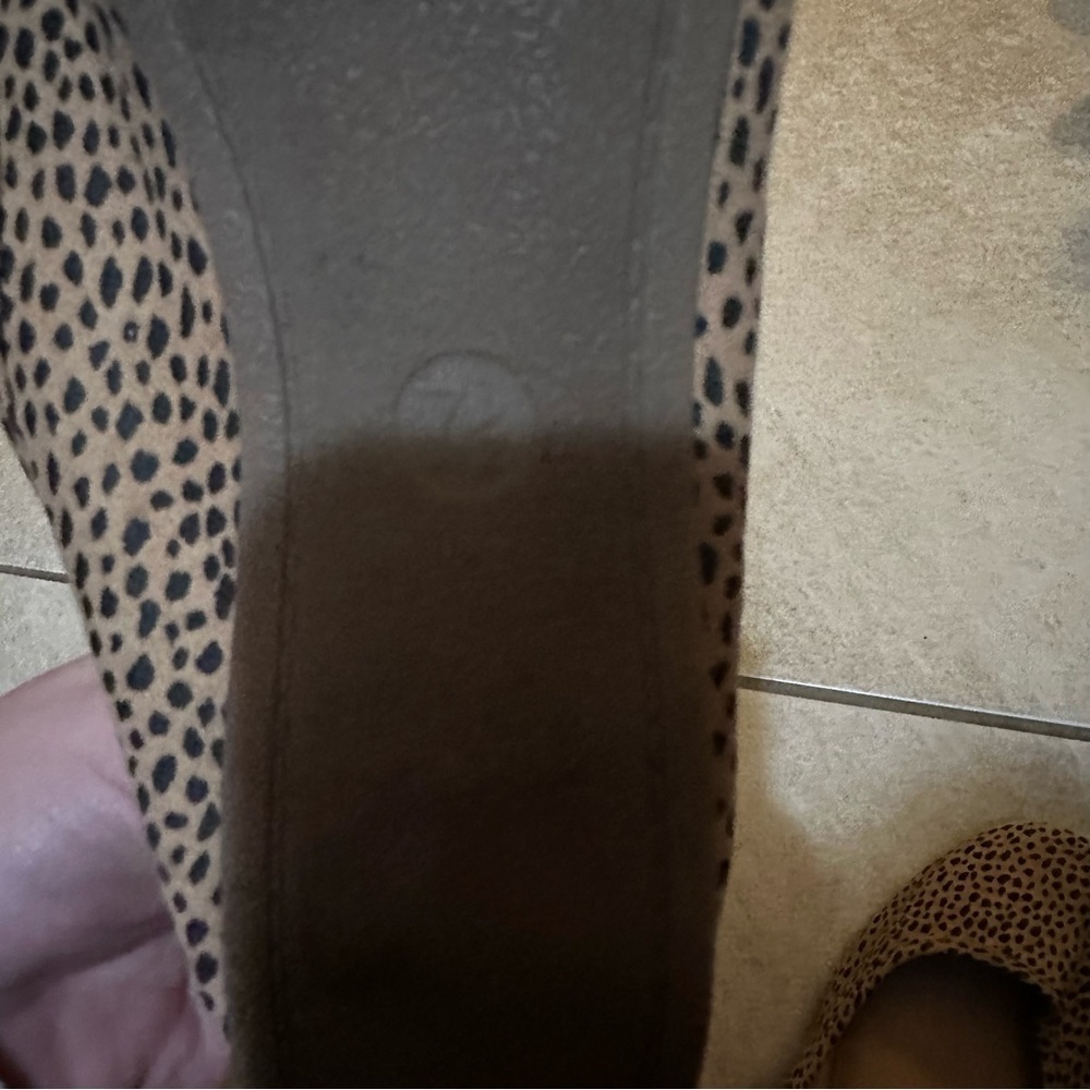 UNIVERSAL THREAD LEOPARD FLAT - Picture 2 of 2